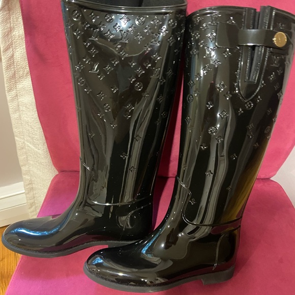 LV Rainboots Logo with Cutouts NEVER WORN new with dust bags! - Picture 1 of 7